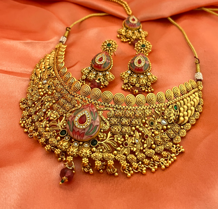 Aroopa Trending Heritage Chocker Set