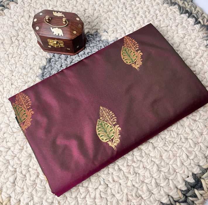 Aroopa Dual Tone Silk Saree with Meenakari Butti