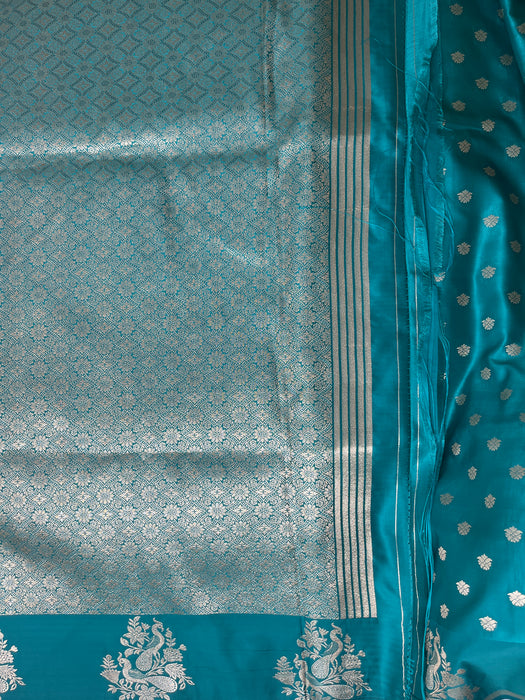 Aroopa Soft Silk Saree with small butti