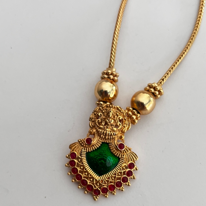 Aroopa Green Pendant Set