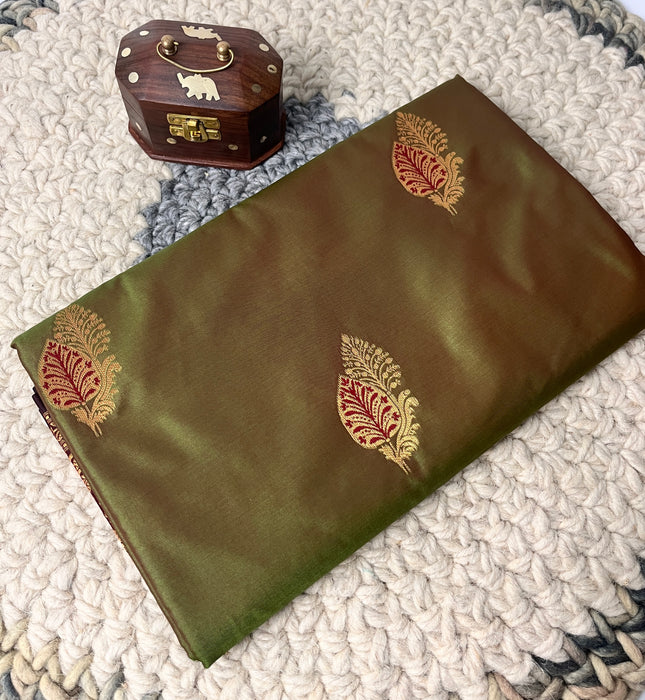 Aroopa Dual Tone Silk Saree with Meenakari Butti