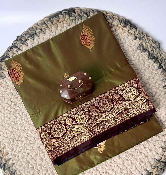 Aroopa Dual Tone Silk Saree with Meenakari Butti