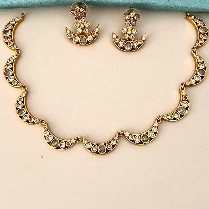 Half moon necklace set