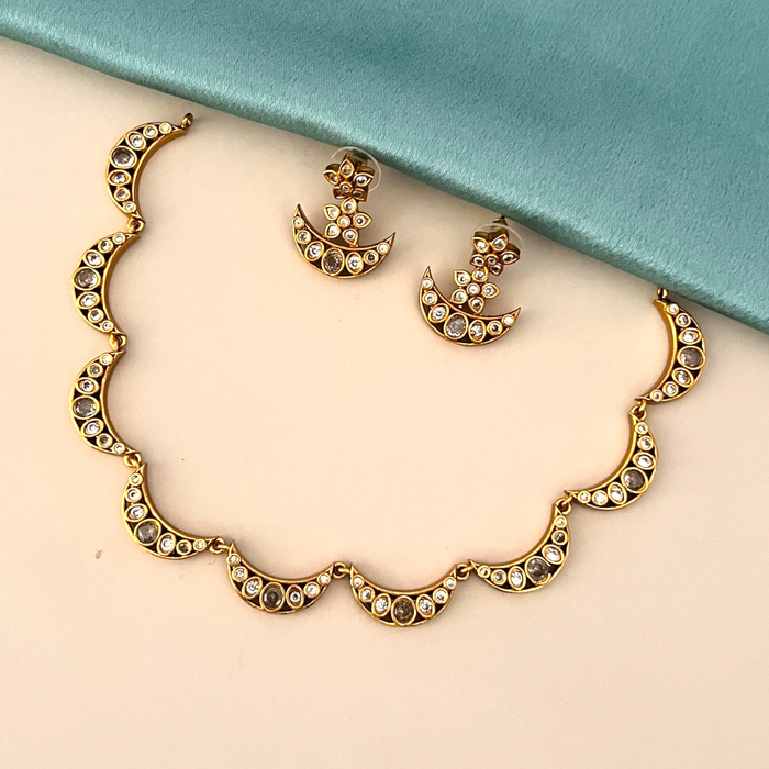 Half moon necklace set