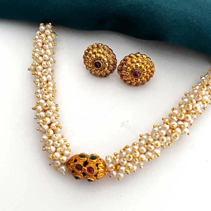 Aroopa Cluster Pearl Mini Choker