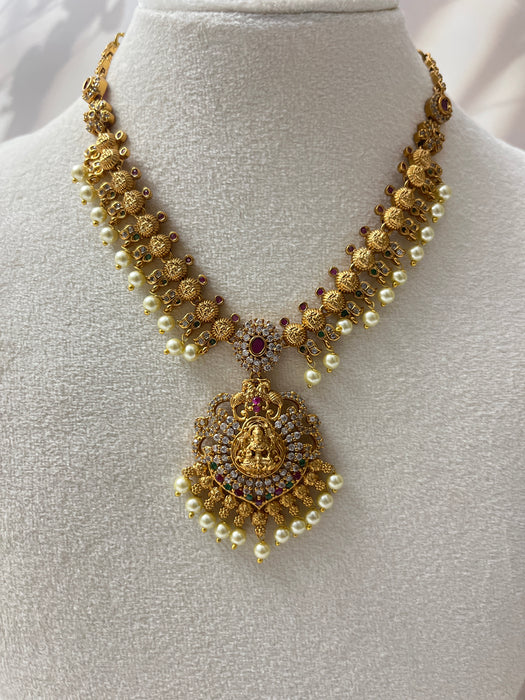 Classic Temple Gold Necklace Set – Lakshmi Motif with Elegant Pearls
