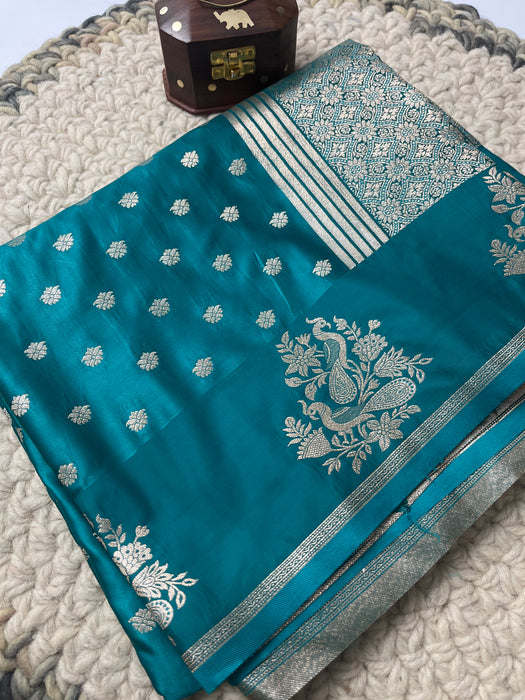 Aroopa Soft Silk Saree with small butti