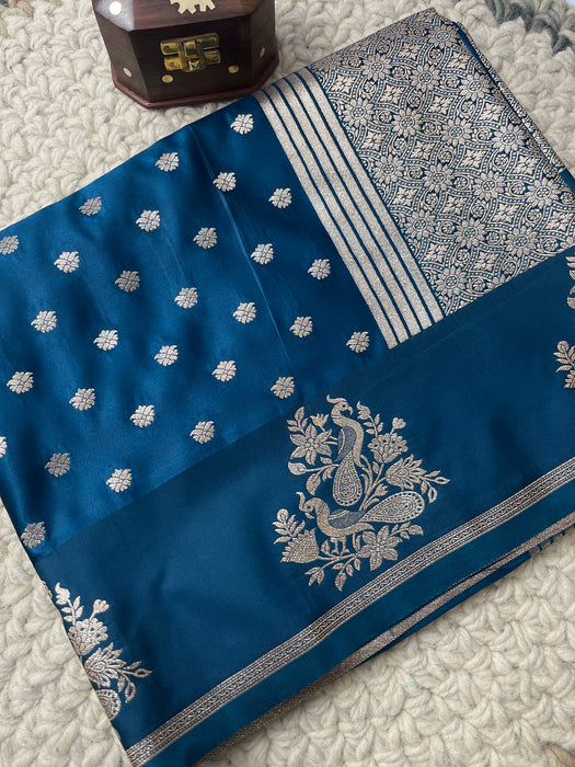 Aroopa Soft Silk Saree with small butti