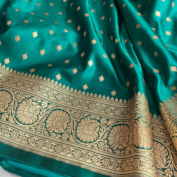 Aroopa Sona Silk Saree-Small Butti