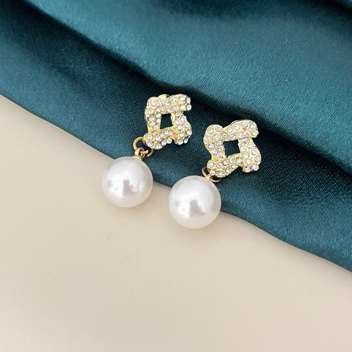 Pearl Drop Earring