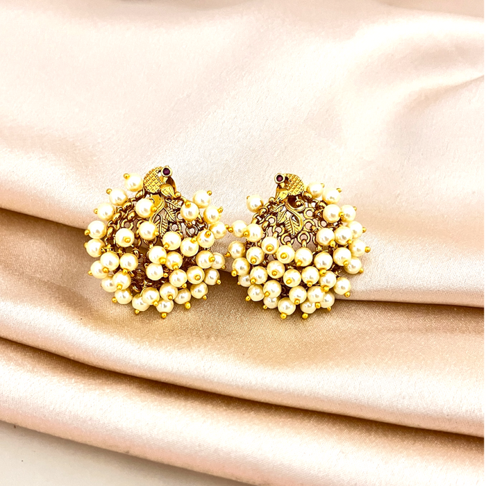 Aroopa Cluster Pearl Beads Earrings