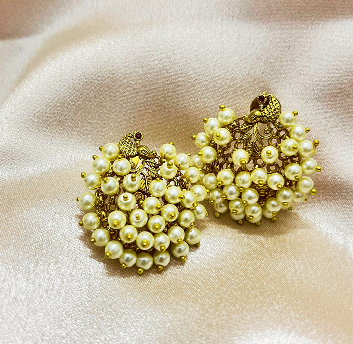 Aroopa Cluster Pearl Beads Earrings