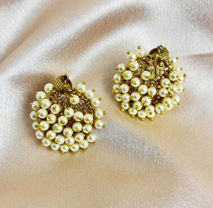 Aroopa Cluster Pearl Beads Earrings